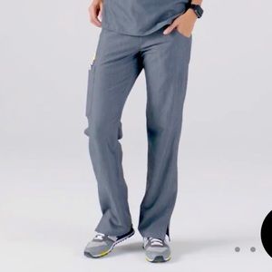 FIGS Kade Cargo Scrub Pants L petite - Graphite